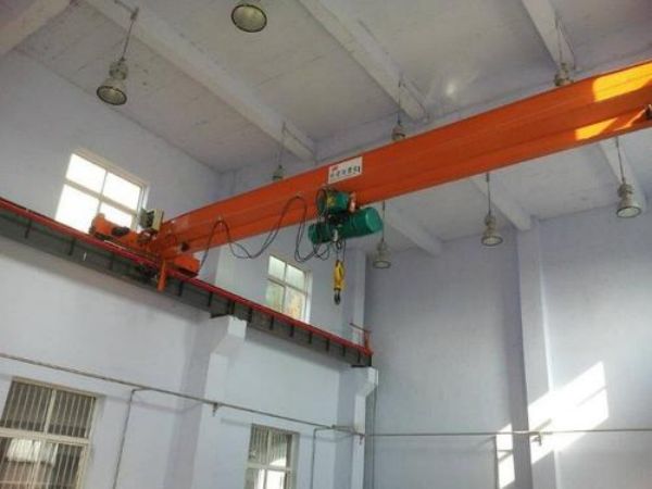 鹤峰县吊车租赁公司_影响租赁吊车的价格有哪些因素